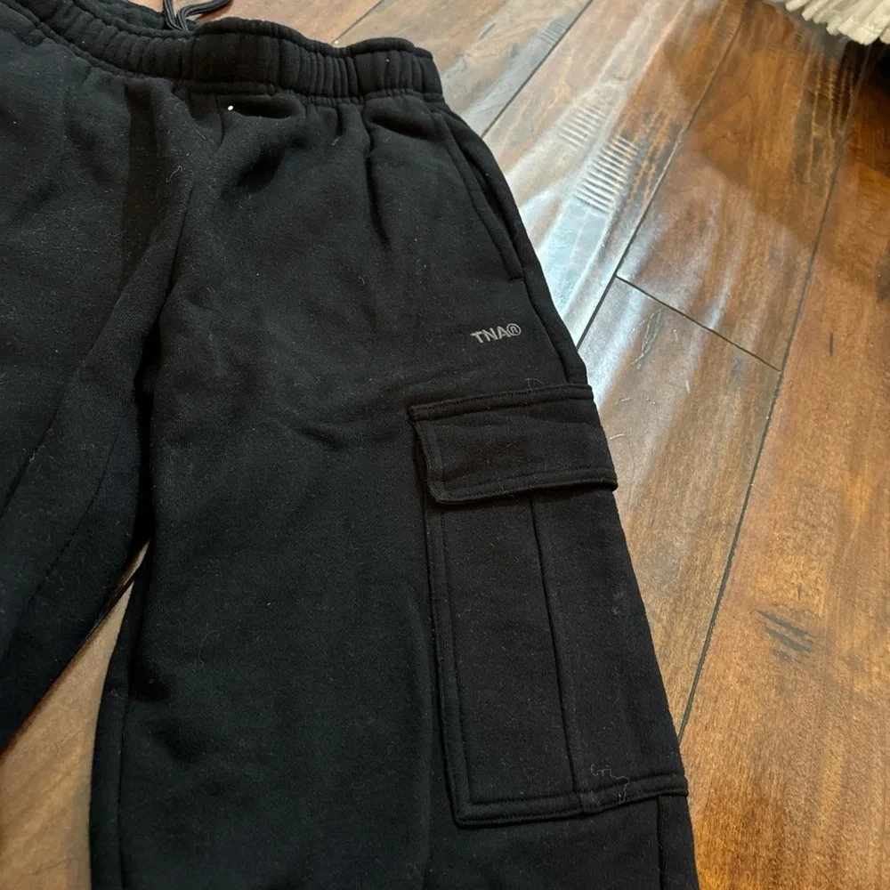 Black aritzia TNA cargo sweatpants - Picture 3 of 4